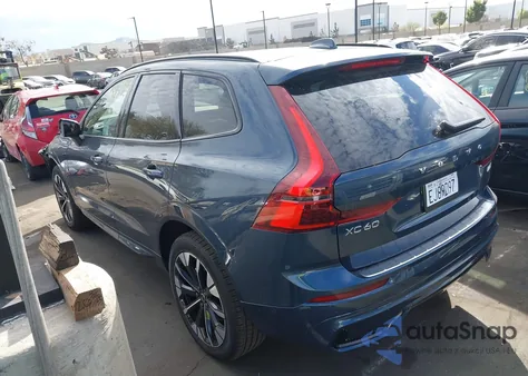 2026 Volvo Xc60 B5 Plus z USA, uszkodzony, nr VIN YV4M12RCXT1375185